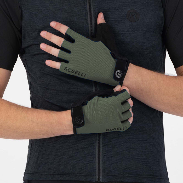 Rogelli Core fietshandschoenen heren groen gedragen voorkant.