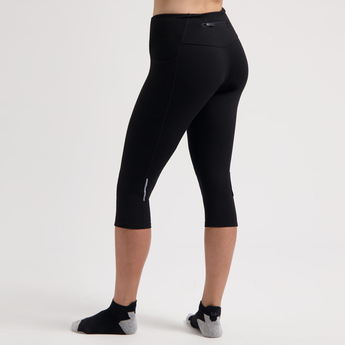 Rogelli Essential driekwart hardloopbroek dames zwart gedragen achterkant.